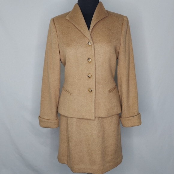 Oscar de la Renta Dresses & Skirts - Oscar De La Renta Skirt Suit Camel Hair 6  Tan Pencil Button Collar Zip Set VTG